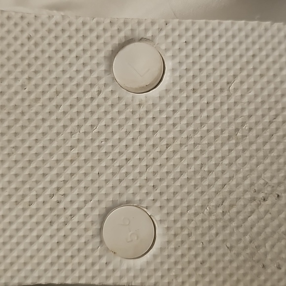 Girls used white in great condition old navy flip flop sandals. Sz large 5-6 - Picture 5 of 5